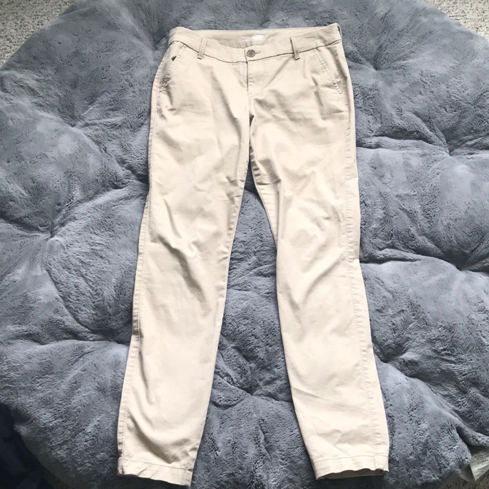 - straight fitting khakis - Picture 2 of 3